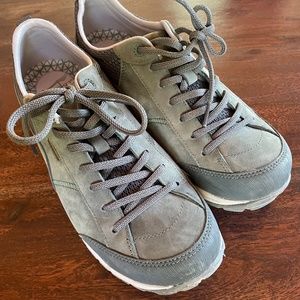 Dansko Waterproof low hikers